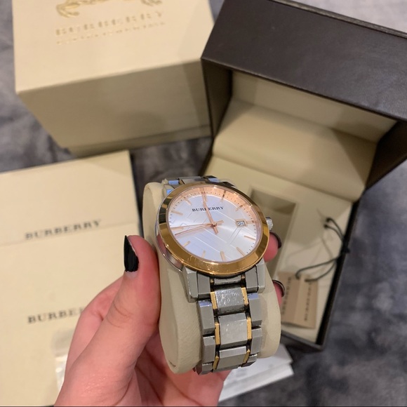 Women’s Burberry Watch - Picture 5 of 8